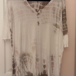 Wilt Cream and Brown Tie-Dye V-Neck Top